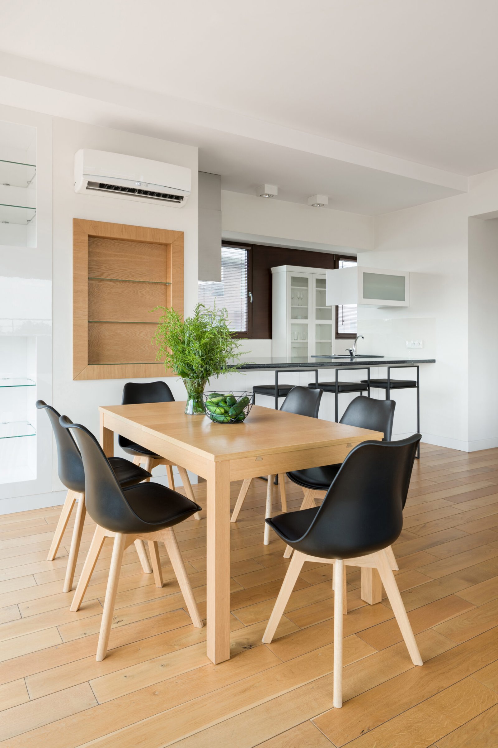 Simple,Wooden,Dining,Table,With,Six,Black,Chairs,In,Bright